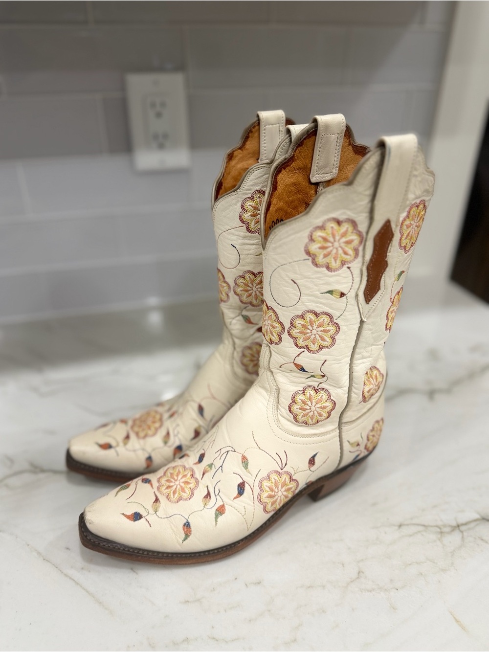 Lucchese 1883 Cream Embroidered Floral Western Boots 7.5 - Picture 2 of 16